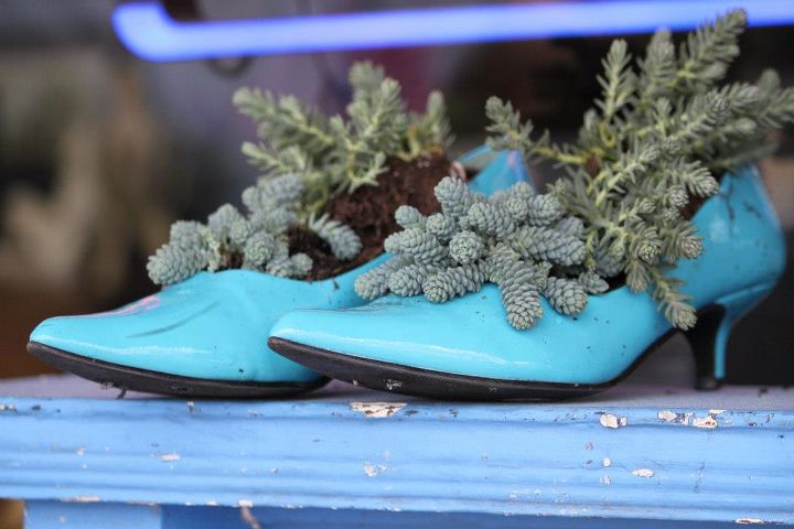 s these are the hottest diy spring trends of 2016, crafts, seasonal holiday decor, Stop tossing old shoes put them outside