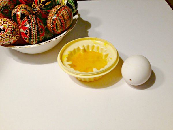 segredos do ovo de pscoa como remover a clara e a gema sem quebr los