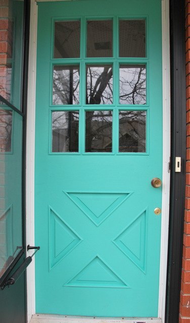 11 ideas rpidas y sencillas para embellecer la casa que causan un gran impacto, Pinta tu puerta de un color turquesa brillante y atrevido