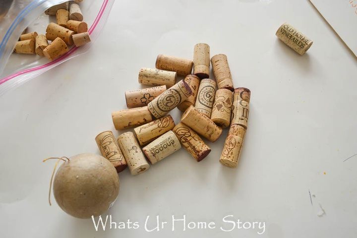 a great way to upcycle old wine corks, christmas decorations, crafts, seasonal holiday decor