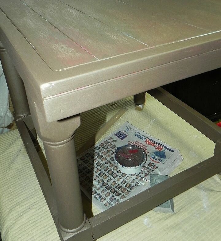 mesa de metal refinado