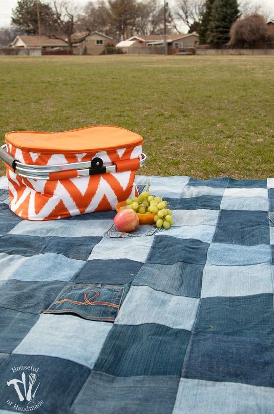 How to Make an Awesome Water-Resistant Picnic Blanket From Old Jeans ...