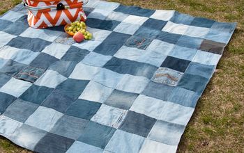 Make an Awesome Water-Resistant Picnic Blanket From Old Jeans