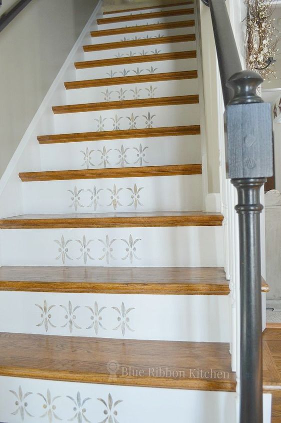 15 formas atrevidas de reformar su escalera anticuada sin remodelar, A ade un poco de glamour con pintura met lica