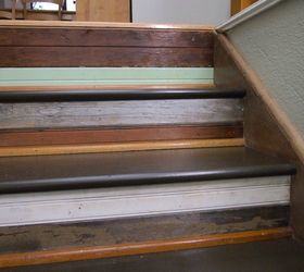 15 formas atrevidas de reformar su escalera anticuada sin remodelar, Utiliza una mezcla de madera recuperada y te ida