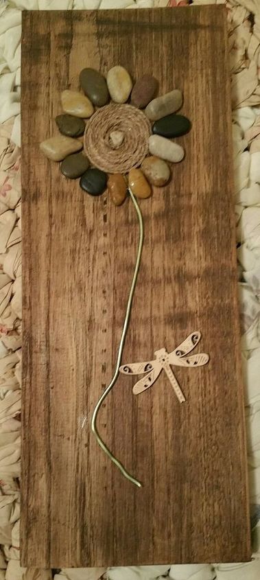 indoor flowers on pallet wood made of stones and such, crafts, pallet, wall decor