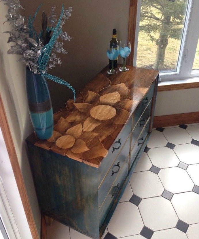 15 times stain stole the spotlight in a furniture flip, This blooming desktop display