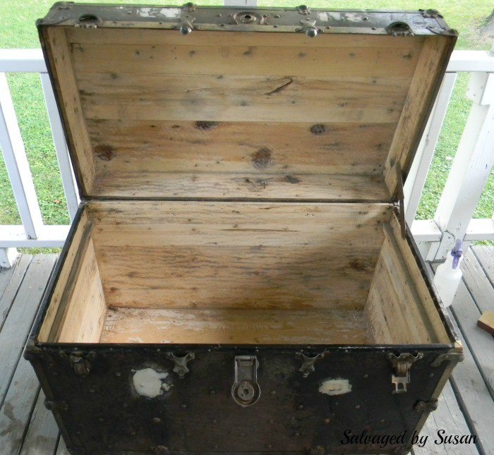 Rusted Vintage Trunk Makeover | Hometalk