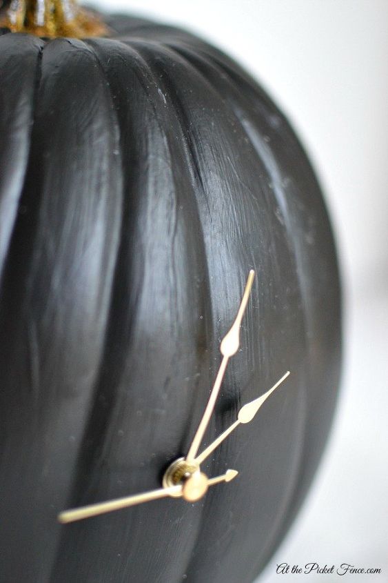 make this working chalkboard pumpkin clock, chalkboard paint, crafts, halloween decorations, seasonal holiday decor