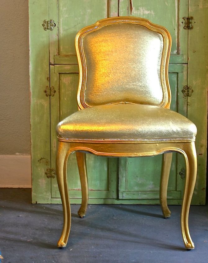 17 maneras de usar mod podge en tu casa, Renueva una silla con purpurina dorada
