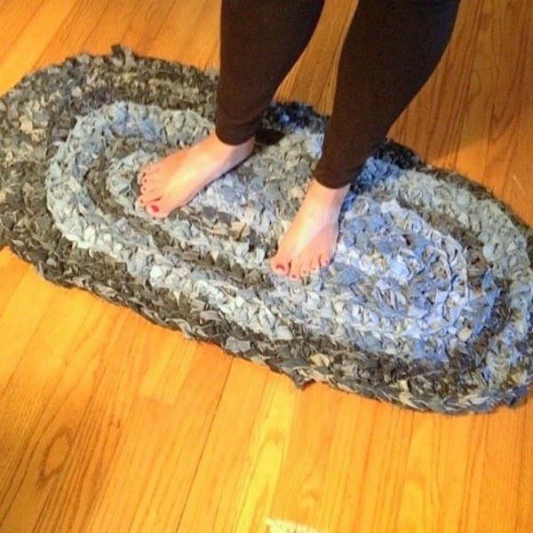s 19 gorgeous reasons to dig your old jeans out of the closet, crafts, repurposing upcycling, Weave jean scraps into a shag rug