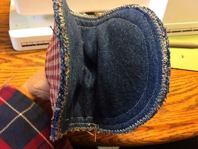 30 maneiras de usar jeans velhos para criar ideias de artesanato brilhantes, Suportes para panelas reciclados feitos de jeans velhos