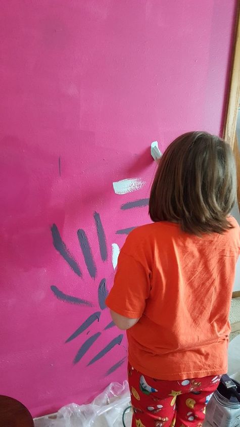 parede pintada de galxia para quarto infantil