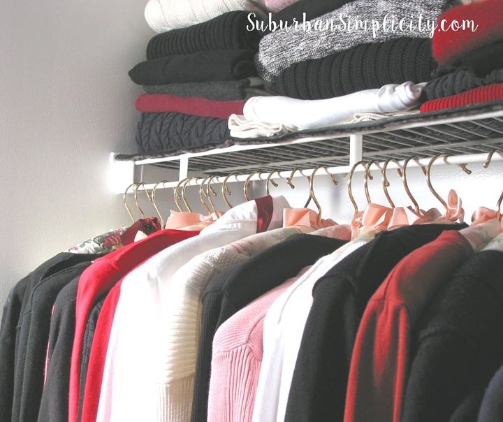 12 maneras de fingir un dormitorio tipo a incluso si eres tipo b, Organice su armario por zonas generales de color