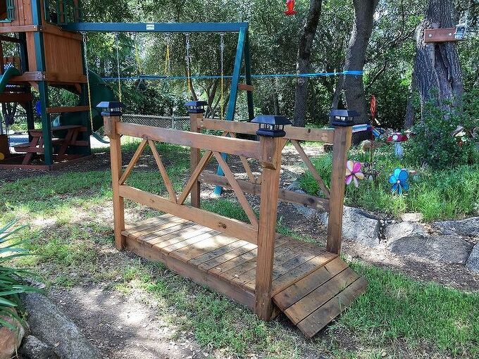 Wooden Bridge For A Garden, How To Build A Garden Bridge Out Of Pallets