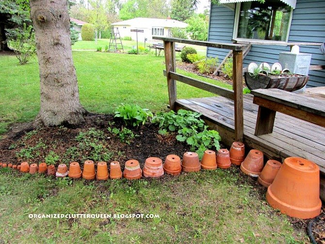 13 unique garden borders your neighbors will stop to admire, Make a row of flipped terra cotta pots
