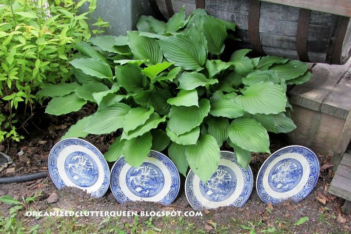 13 unique garden borders your neighbors will stop to admire, Stand a set of thrifted plates in the ground