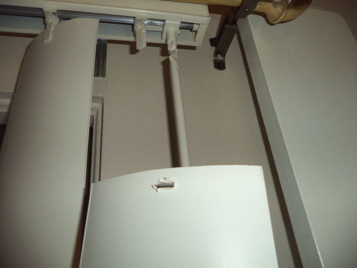 how to temporary repair your vertical blinds with a flat head screwdri