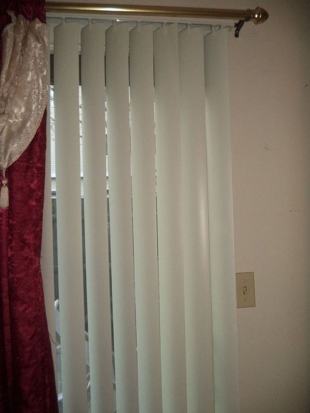 how to temporary repair your vertical blinds with a flat head screwdri
