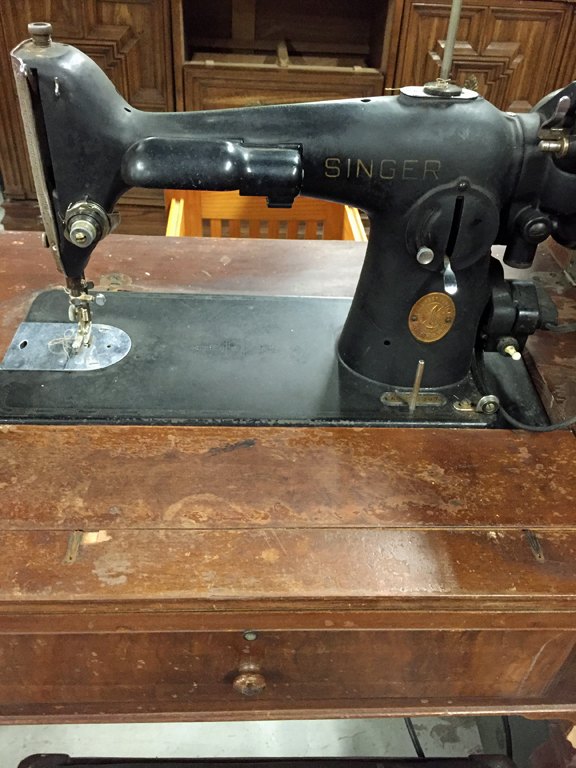 restauracin de una mquina de coser antigua, M quina similar en peor estado que la m a