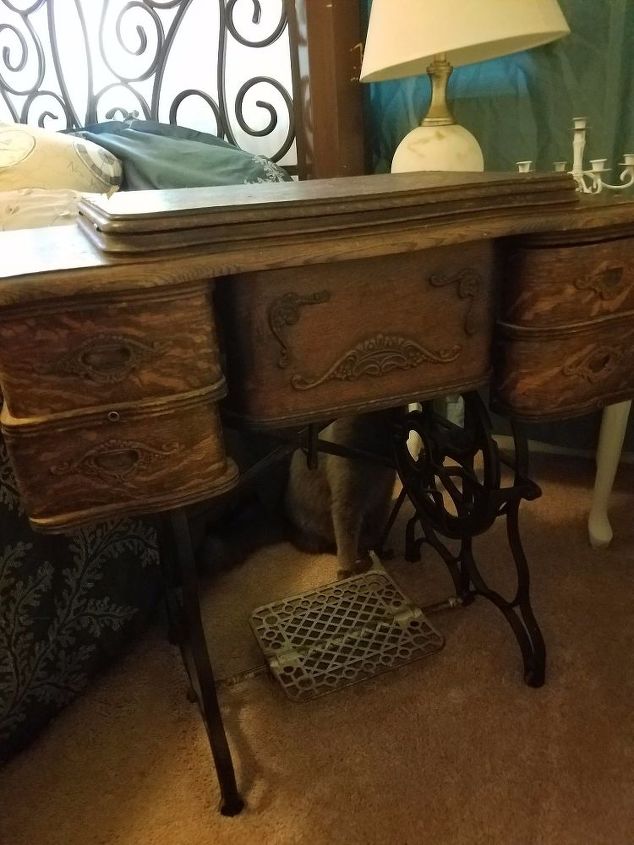 q old sewing machine, home decor, home decor id, The table