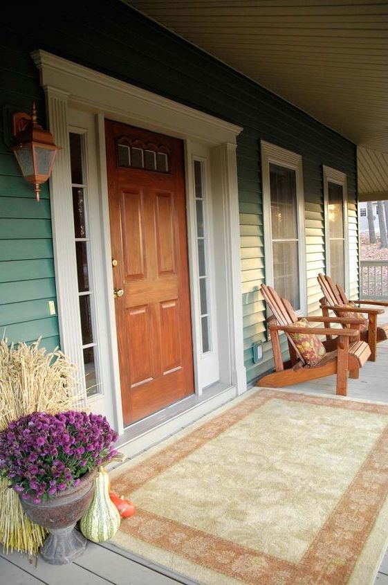 11 trucos rpidos para poner en forma el exterior de tu casa, Rehacer la puerta delantera con la t cnica de imitaci n de madera