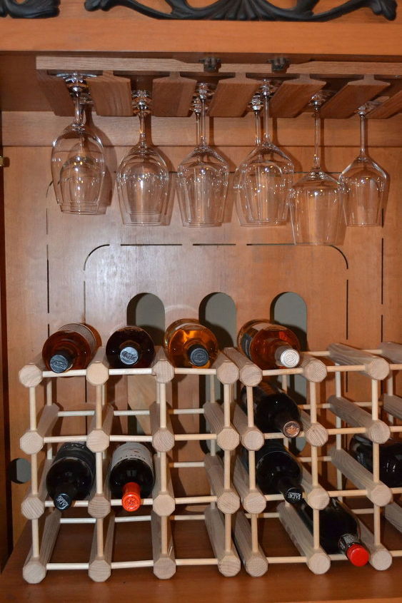 transforme um armrio de tv antigo em um armrio de vinho
