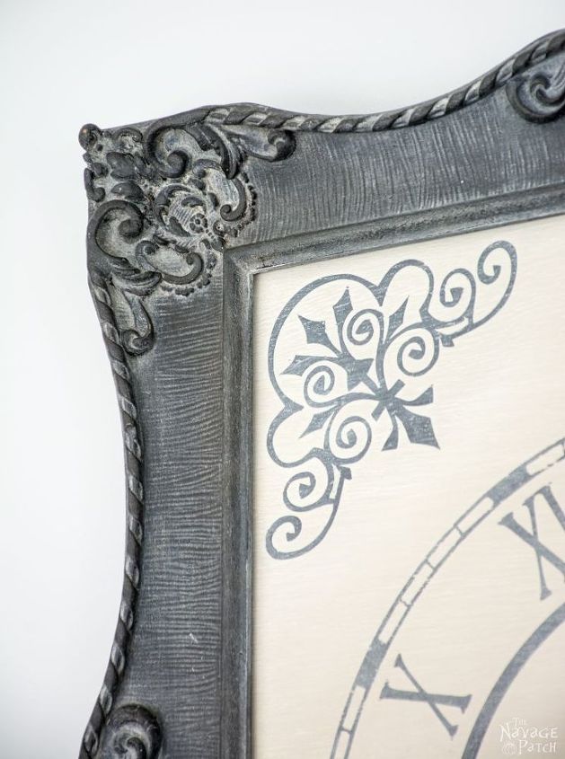 in the frame no 5 marco ornamentado para reloj de pared