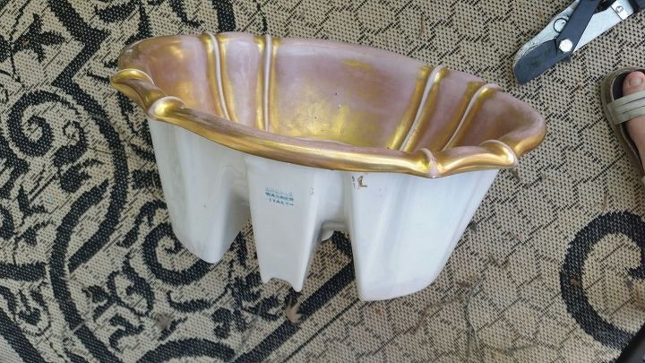 q restoring an old china sink, bathroom ideas, painted furniture, painting over finishes, plumbing, Detail of the sink made in Italy and great shape just hate the pink and gold