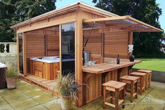 se vera bien poner una cocina al aire libre bajo la piscina con pantalla