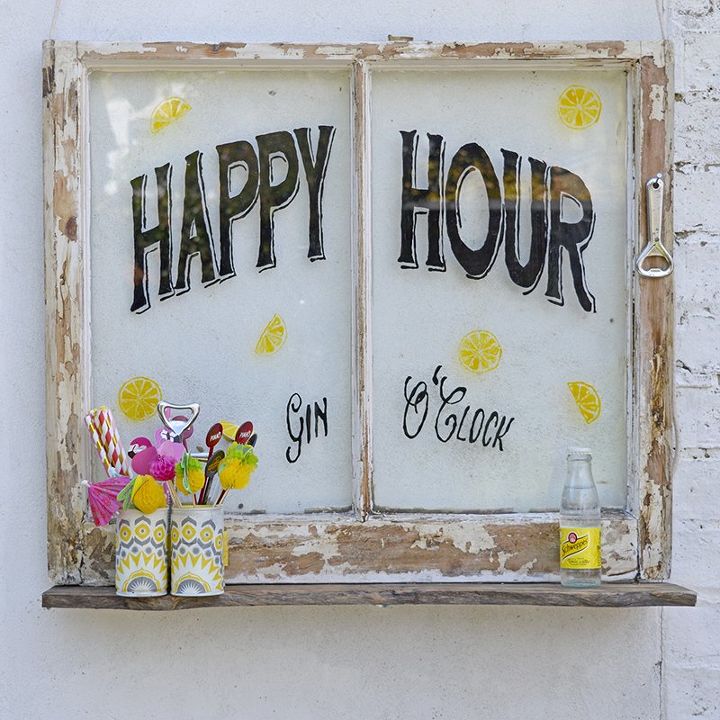 janela de coquetel de happy hour reciclada