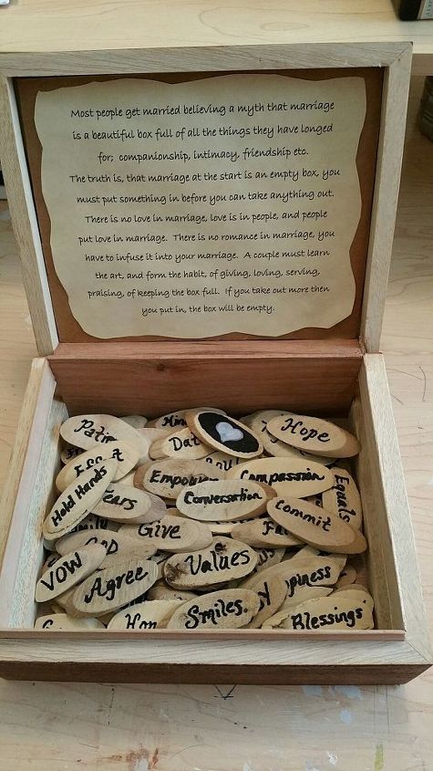 caja de matrimonio hecha con una caja de puros