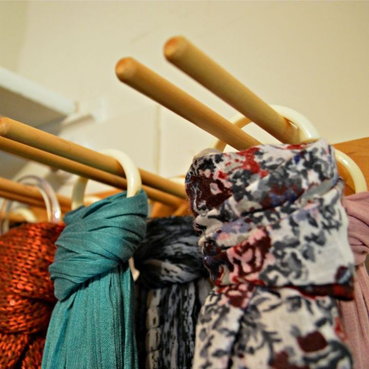 13 surprising uses for curtain rings, Hang each scarf in the neatest way