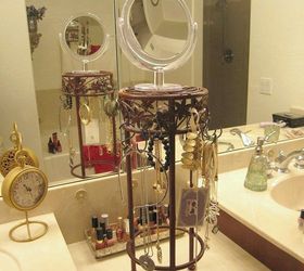 13 surprising uses for curtain rings, Organize accessories on a wire frame