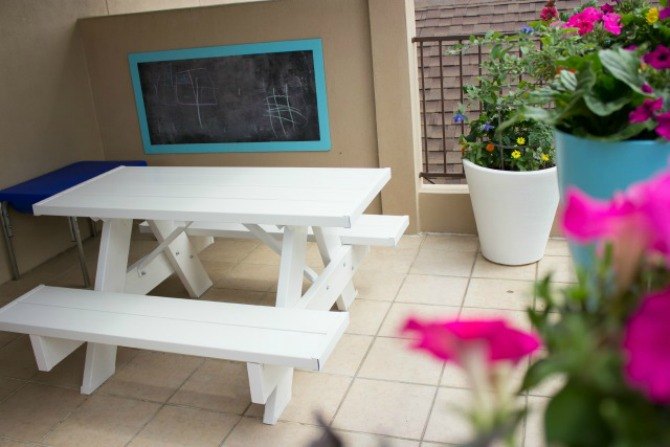 s 13 crazy fun yard games your family will flip for this summer, outdoor living, Add a chalkboard to an outdoor wall for play