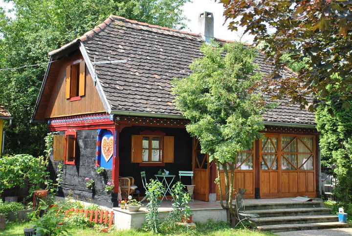 atualizao de primavera da casa de madeira tradicional croata
