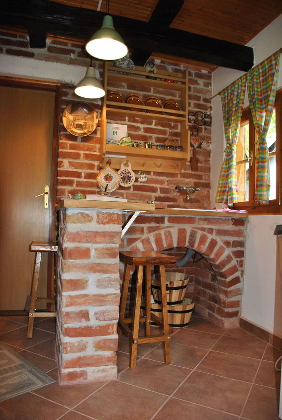 atualizao de primavera da casa de madeira tradicional croata