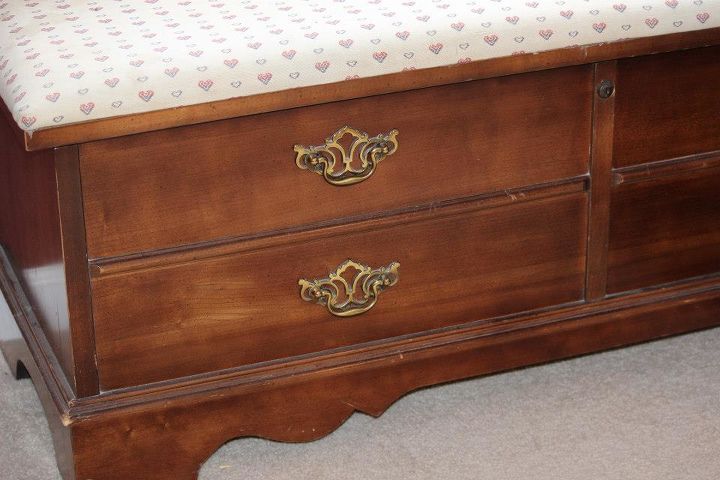 cedar chest blah to cedar chest beautiful, painted furniture, reupholster, The little dreary cedar chest