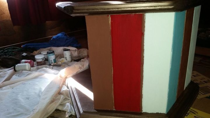 chalk paint help keeping the paint straight, See hiw sloppy the lines are