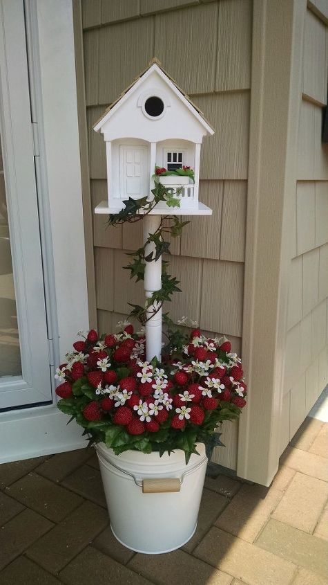 strawberry birdhouse flower bucket, Finished product