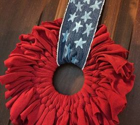 16 patriotic wreaths that will fill you with pride, Ruffled Red Rag and Jean Hanging