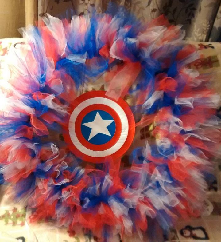16 patriotic wreaths that will fill you with pride, Red White and Tulle Hula Wreath