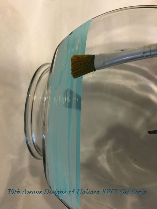 o aqurio de vidro se torna uma viso subaqutica com spit unicorn gel dye, Unicorn SPiT pode ser aplicado com pincel