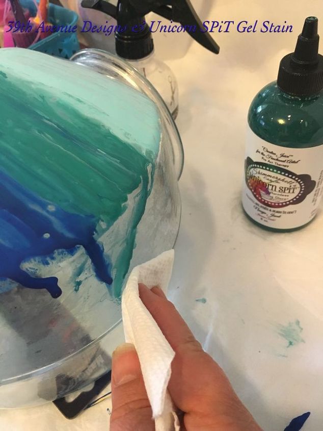 o aqurio de vidro se torna uma viso subaqutica com spit unicorn gel dye, As gotas saem facilmente