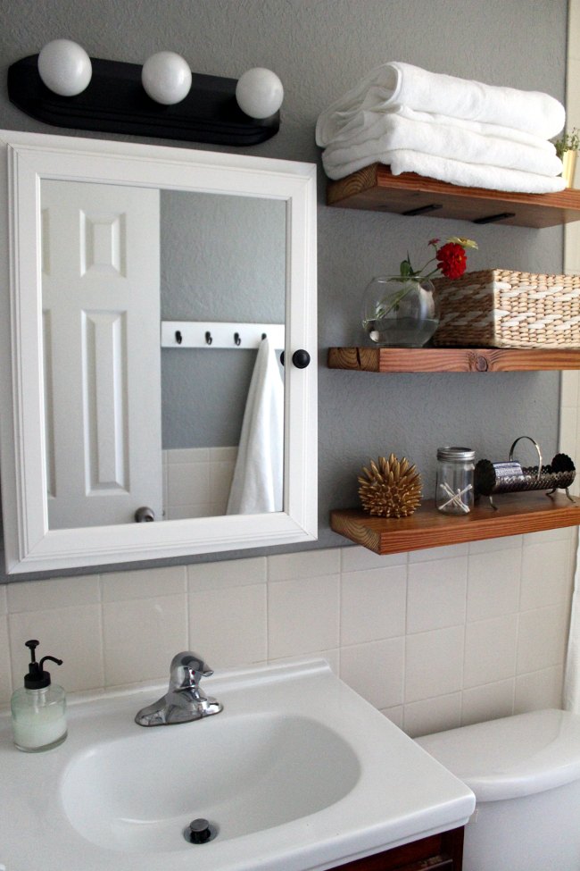 11 Actually Helpful Tricks For Decorating A Small Bathroom