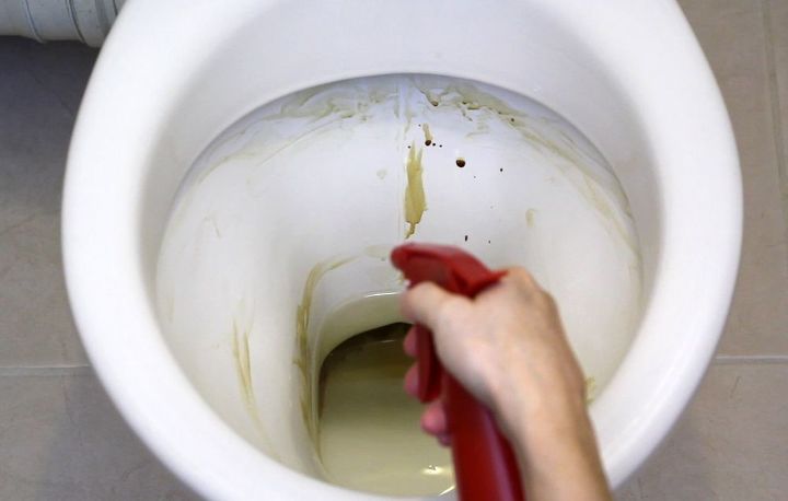 green toilet bowl cleaner