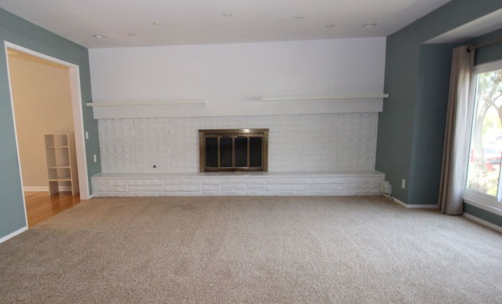 how to decorate this mantle for staging to sell