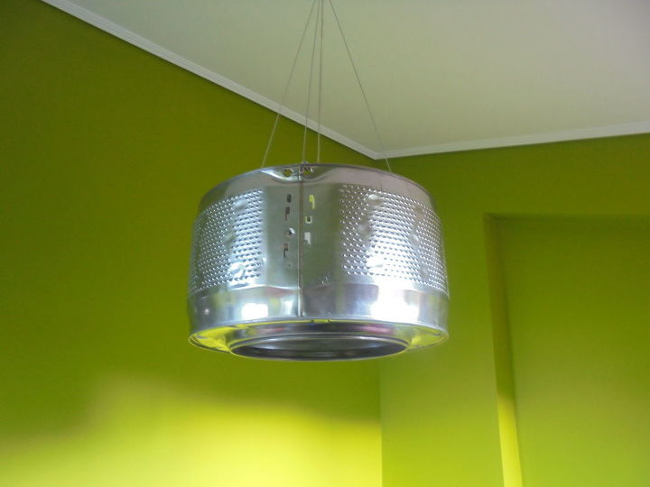 luz de techo hecha con el tambor de una lavadora