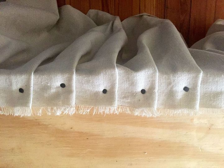 falda de cama de tela sin coser