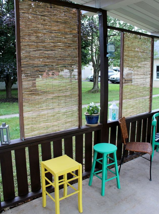 13 maneras de conseguir privacidad en el patio trasero sin una valla, Haz pantallas con tiras de valla de bamb